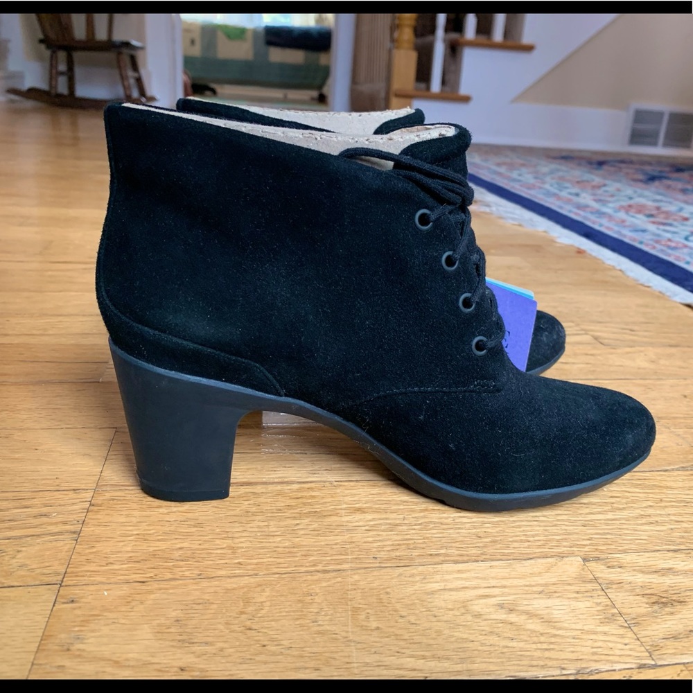 NWT Lucette suede booties by Clarks.